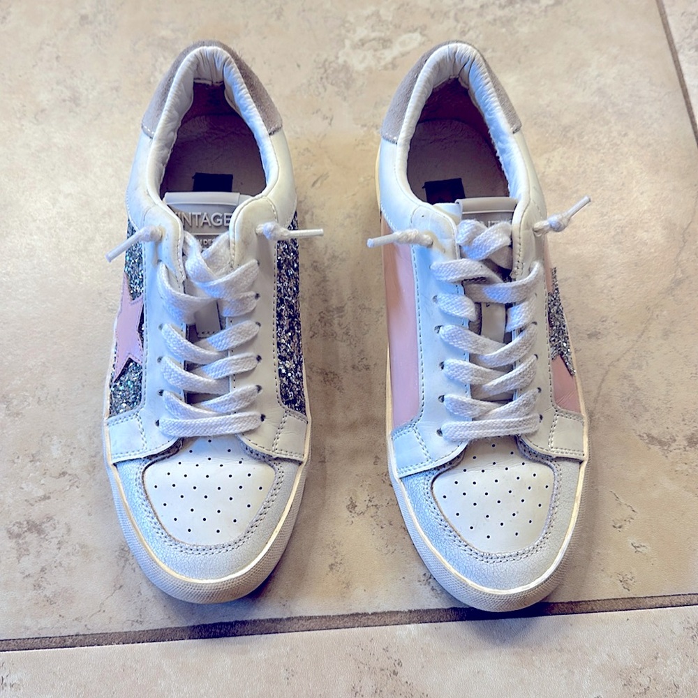 Vintage Havana Mismatched 2 blush multi size 27.5 (7.5) shoes. Great condition